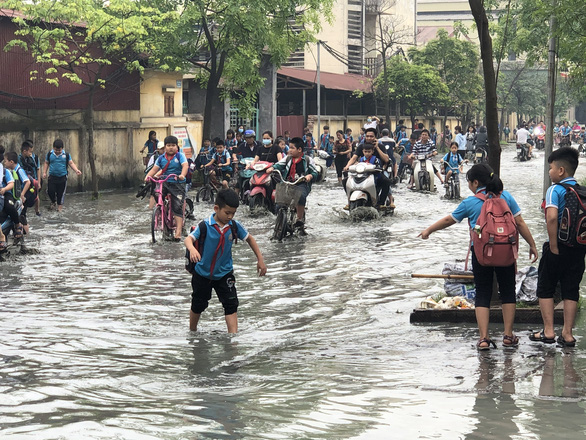 Bắc Ninh phạt 2,2 tỉ đồng, đóng cửa sản xuất 9 tháng 6 cơ sở sản xuất ở làng nghề giấy Phong Khê