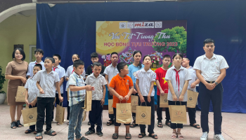 Miza thăm và tặng quà các em học sinh khuyết tật  Trường Chuyên biệt Bình Minh
